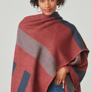 BB Dakota Mulberry Poncho